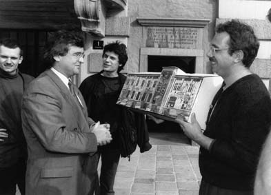 s174.JPG - 22462 Bytes